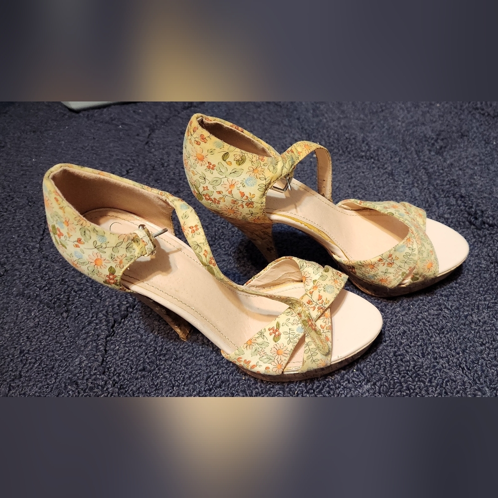 Delicious Shoe - Picture 2 of 9